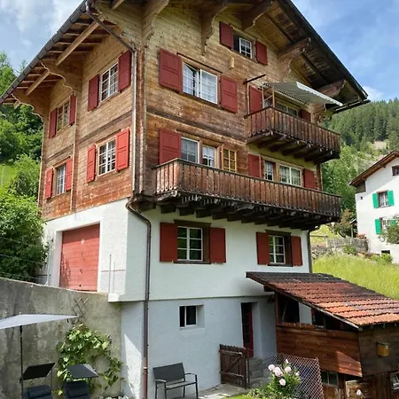 Bambi Auf 1400 M Nahe Arosa Peist