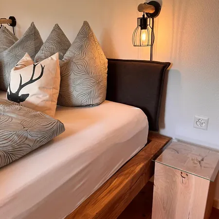 Bambi Auf 1400 M Nahe Arosa アパート *