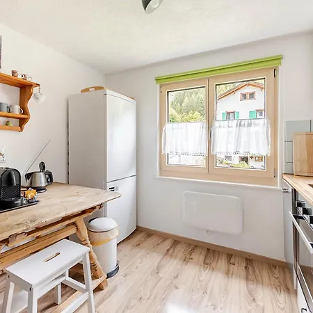 Bambi Auf 1400 M Nahe Arosa Peist