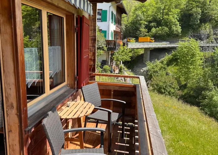 Bambi Auf 1400 M Nahe Arosa Apartamento Peist